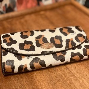 Coach wallet in leopard print. Excellent condition. Holds loads of goodies!